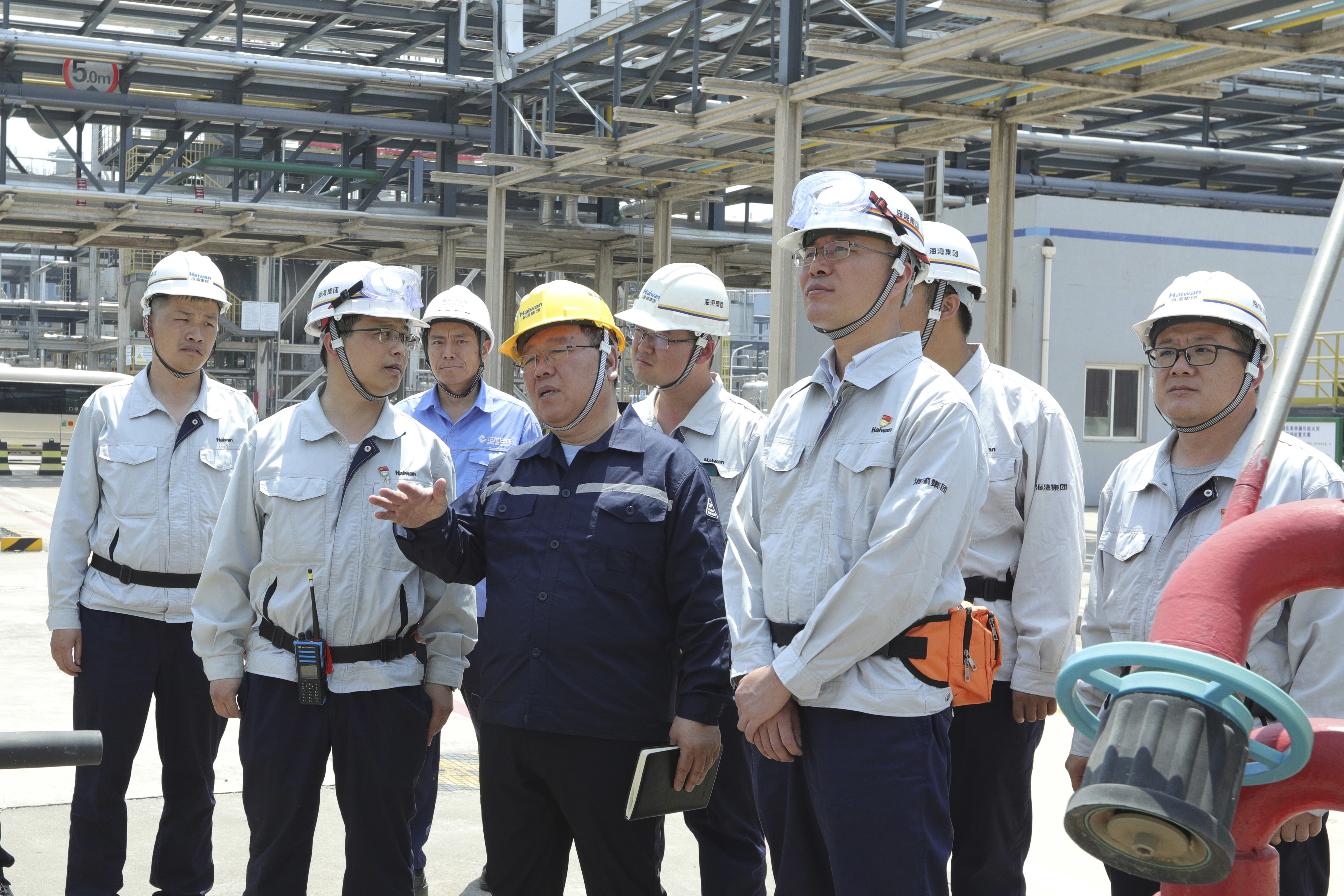 海(hǎi)灣化學開展危化(huà)品企業雙體系評(ping)估