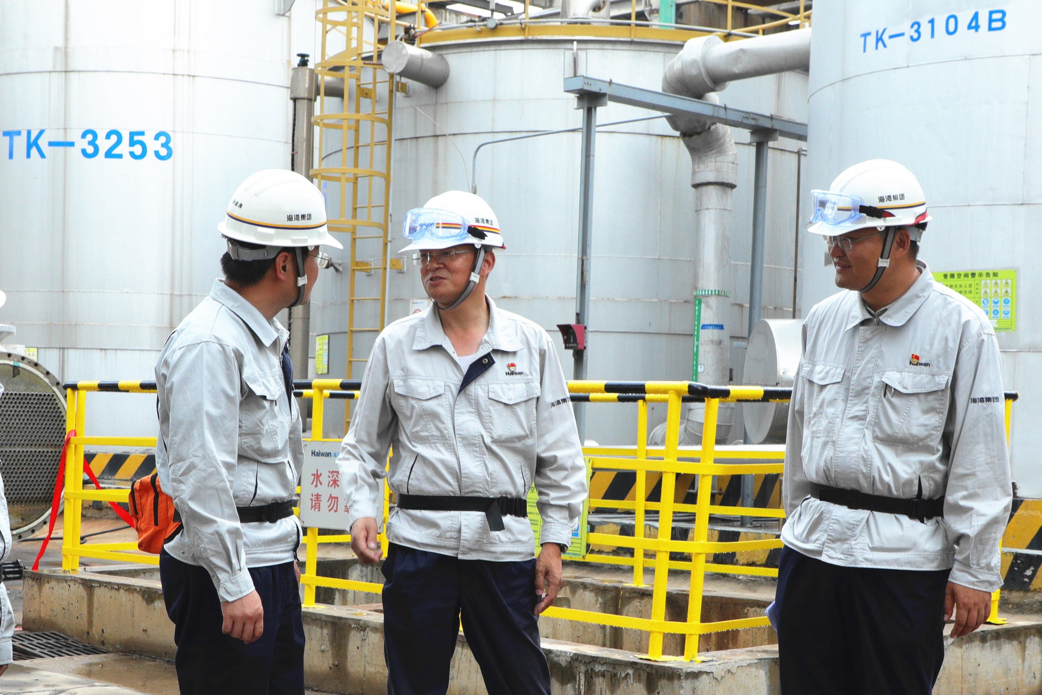 海灣化(hua)學組織(zhī)端午節(jie)前安全(quán)檢查