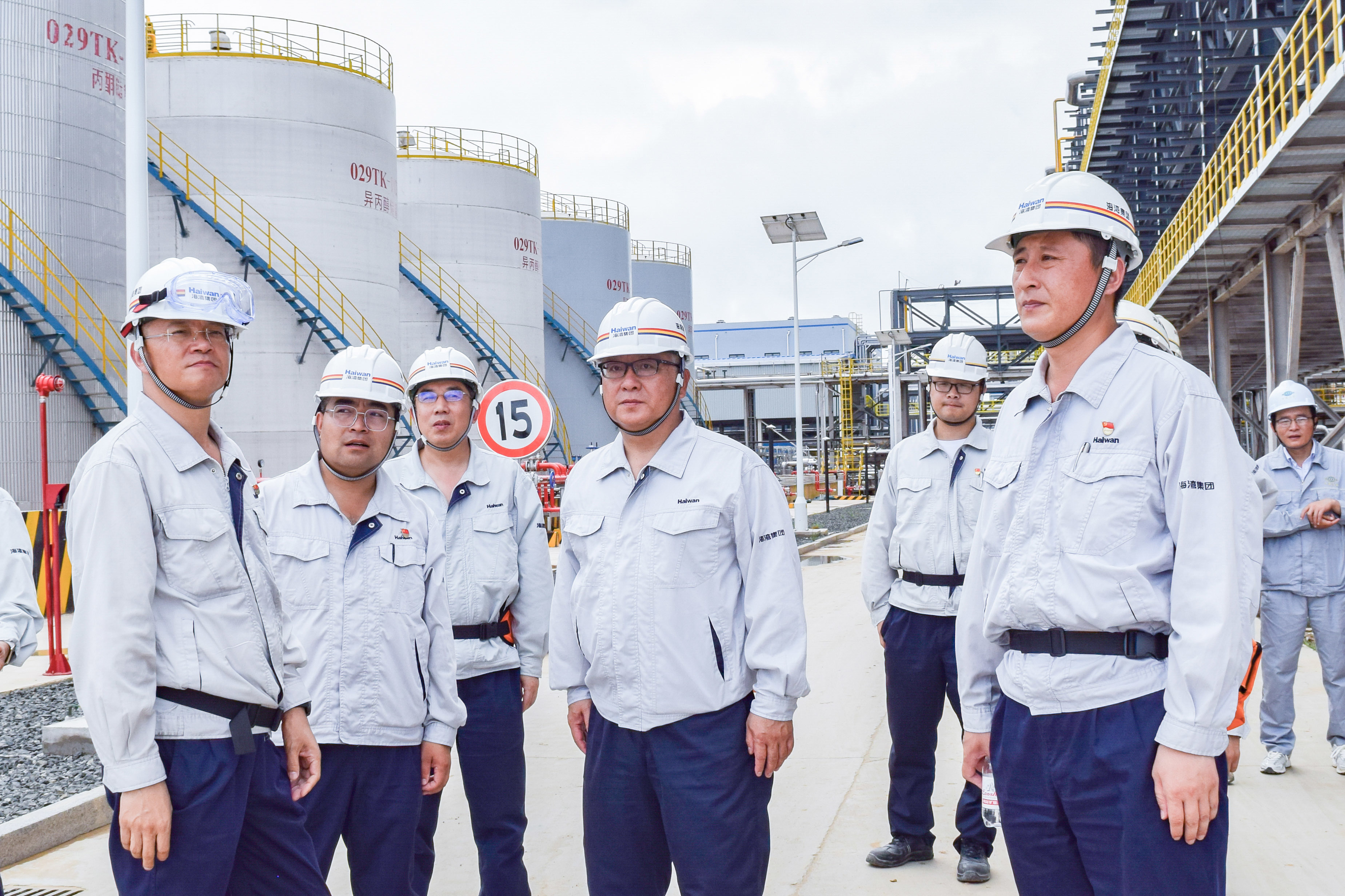 李(li)明董事(shì)長帶隊(duì)檢查安(ān)全生産(chan)工作