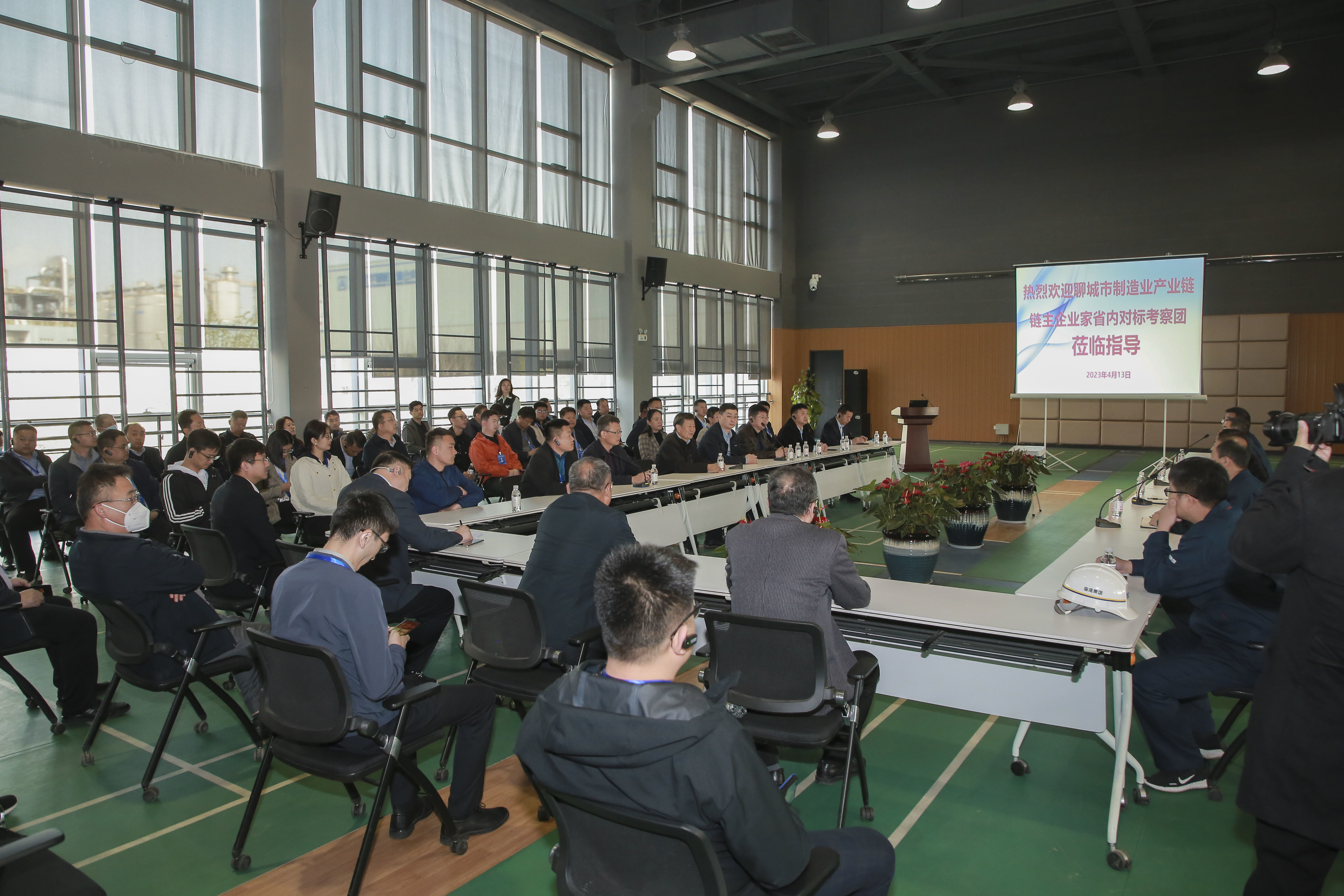 聊城工(gong)信局到(dào)海灣化(huà)學考察(cha)交流